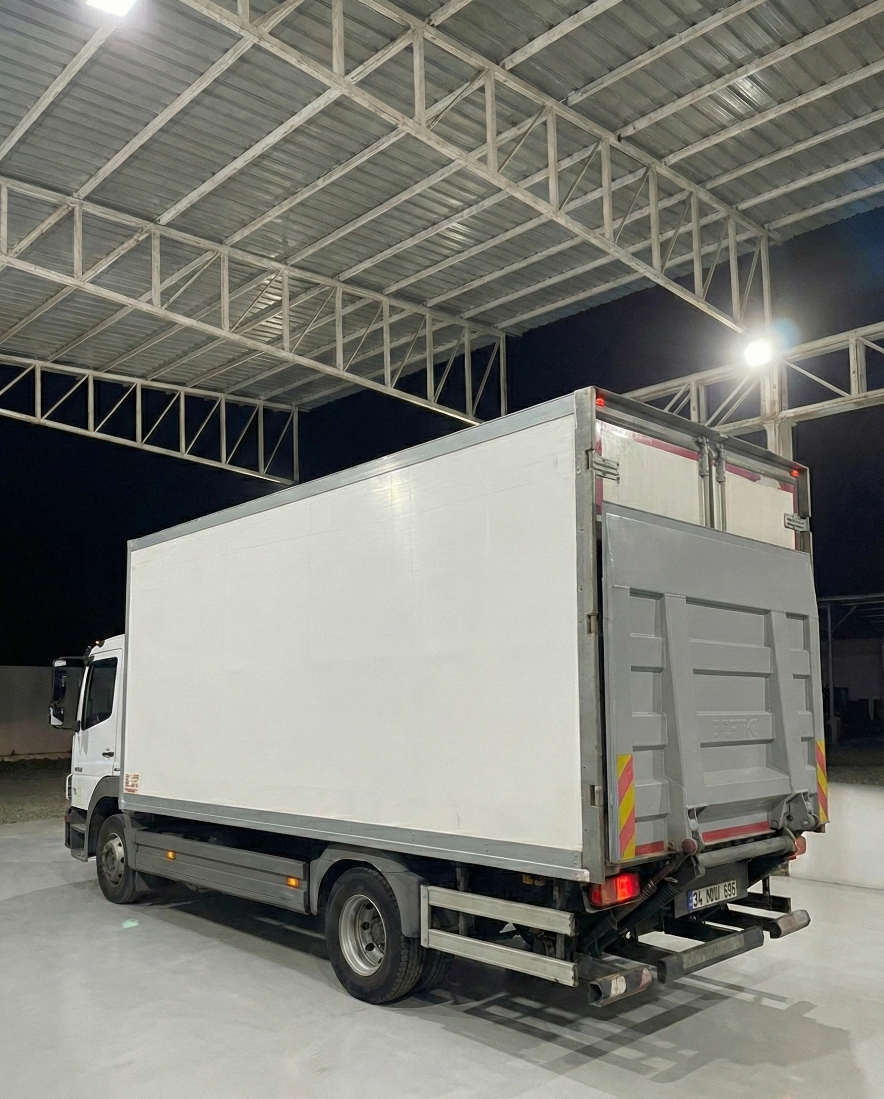 Mercedes Axor | Üstün Yalıtımlı Frigo Kasa